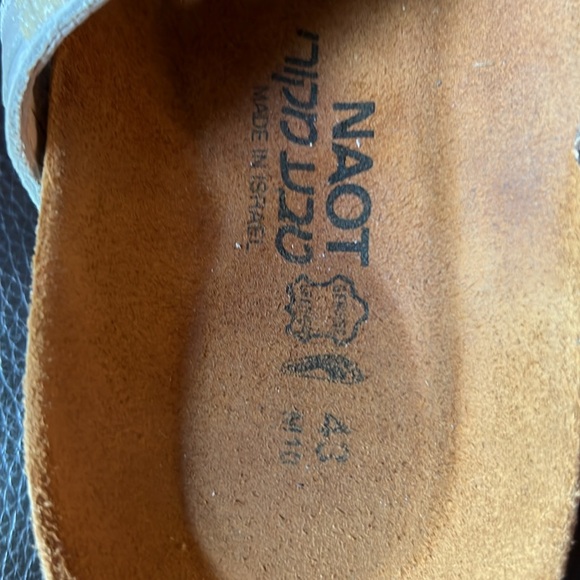 Naot Cream and Gold Sandals with Adjustable Straps. Size 43 - Picture 10 of 13